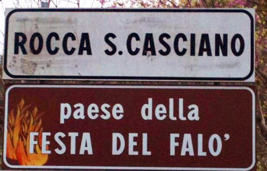 Rocca San Casciano: iniziato l’allestimento dei pagliai in vista della Festa del Falò di sabato 26 Aprile
