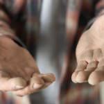 “Il Governo blocca il cibo per 4 milioni di poveri”