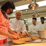 Sam Kass è il cuoco che sta dietro alla campagna di Michelle Obama per la sensibilizzazione al maggiore consumo di frutta e verdura