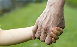 Coldiretti: “I nonni aiutano una famiglia su tre”