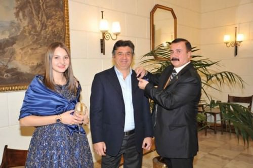 548414_224457884399961_1192345892_n