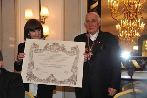 935983_224456554400094_930610485_n