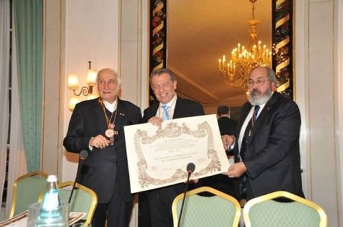 993536_224458151066601_1903078229_n