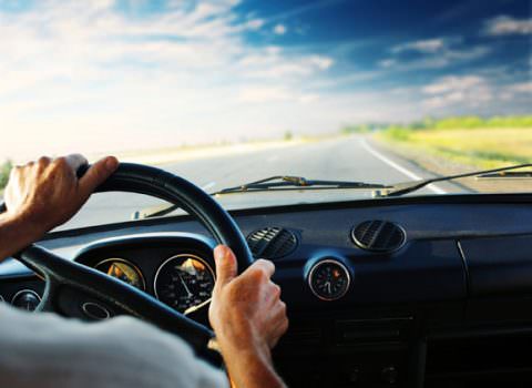 Auto in uso a persona diversa dal proprietario e annotazione sulla carta di circolazione: le nuove regole