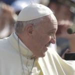 Al Papa Francesco piace il Lambrusco di Ceci con fregi in Swarovsky gialli