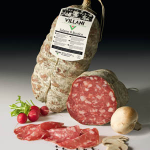 Foto di famiglia per festeggiare i 130 anni di attività della Villani Salumi