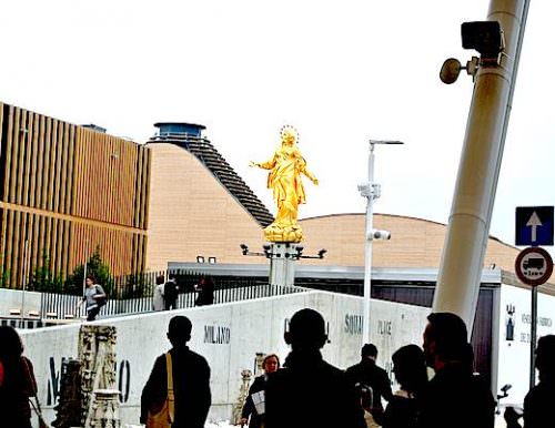 La Madonnina esposta all'Expo