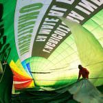 Dirigibile di Greenpeace sorvola il cielo di Milano, sede di EXPO2015