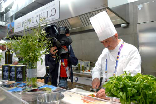 1 Peppe Zullo nella cucina dell'Expo