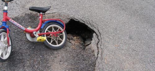 Buca in via Zucchi  - luglio 2011