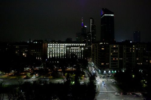 AIS_Diamond Tower con bandiera francese