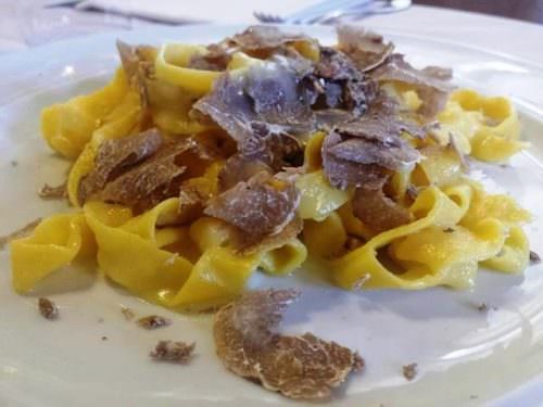 Tagliatelle con Tartufo Bianco delle Crete Senesi