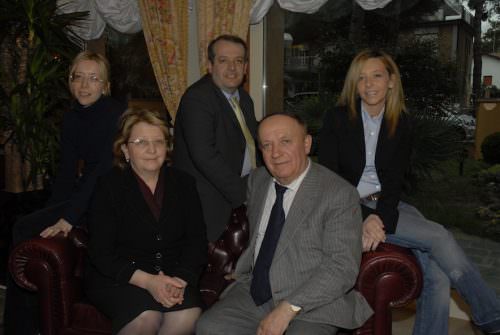 Antonio Batani con la moglie Luciana e i figli Gianni, Paola e Cristina 