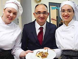 Maurizia Cezza e Eleonora Turco con il docente Giovanni Bono