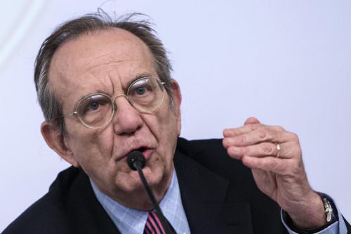 Il ministro dell'Economia, Pier Carlo Padoan  