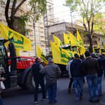 Agricoltori in rivolta: l’Europa ci vuole sudditi e peones