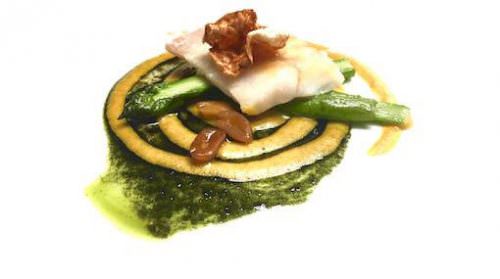 red king marinato nella papaya, asparagi croccanti, pesto di alga nori, crema di bottarga e arachidi marinate nella salsa di soia