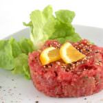 Tartare di carne o pesce va tagliata a coltello e  non macinata
