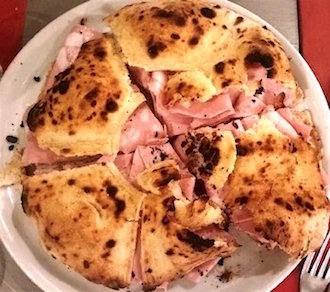 Rosettone di pizza con la mortadella