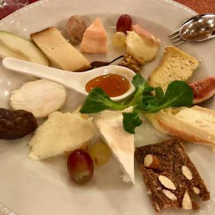 grotto-pojana-formaggi