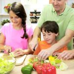 Cucinare con i bambini il pranzo di Natale: una sana educazione alimentare in famiglia