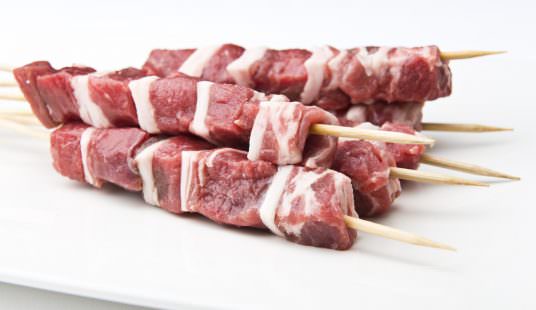 Arrosticini di pecora fatti a mano