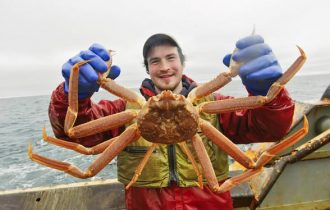 Alessio Taffarello gioca coi pesci di Alaska Seafood a Identità Golose