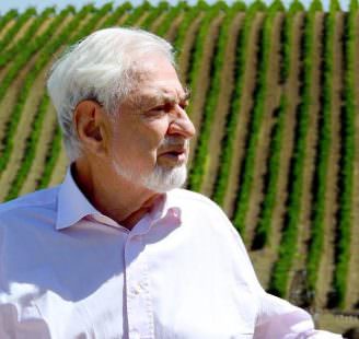 Il Conte Paolo Marzotto nella Tenuta di Baglio di Pianetto in Sicilia