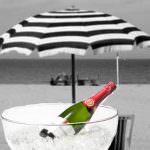 Riflessioni sul vino sotto l'ombrellone ad agosto by Comolli