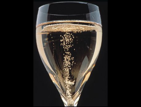 Vino frizzante, mosso, spumante… ecco una guida utile by Giampietro Comolli, esperto di bollicine