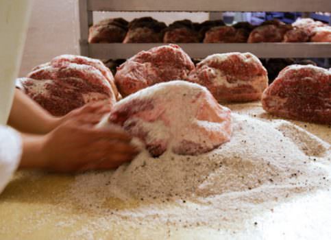 SALE CARNE SALUMI – CONOSCERE PER CAPIRE IL CORRETTO USO E CONSUMO