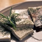 Formaggio di soia: le proprietà del tofu e i consigli per cucinarlo