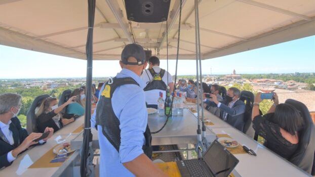 Il ristorante tra le nuvole “Dinner in the Sky” incontra la cucina modenese