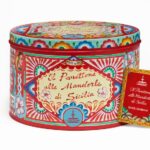 Panettone Fiasconaro alle mandorle, firmato Dolce e Gabbana, in passerella a Milano