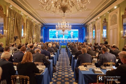 TROPPA LIQUIDITA’ SUI CONTI CORRENTI BANCARI: MANCA LA FIDUCIA, DOMINA L’INCERTEZZA