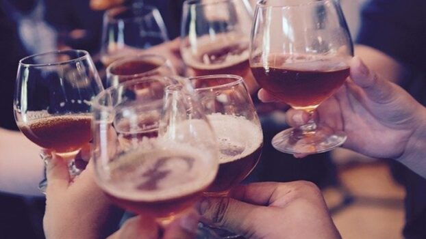 Arriva Apritivino.it, e la degustazione del vino in compagnia è gratis