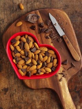 Mandorle e salute del cuore, una lunga “storia d’amore”