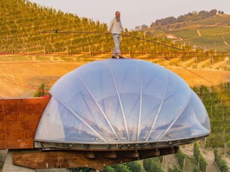 Dalle Cantine Ceretto, immagini e video dell’evento La via selvatica con il funambolo Andrea Loreni, Stefano Bartezzaghi e Matteo Caccia