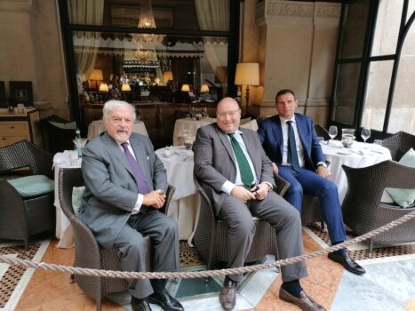 ACHILLE COLOMBO CLERICI INCONTRA GIAMPAOLO BERNI FERRETTI CANDIDATO DELLA LISTA FORZA ITALIA AL MUNICIPIO 1