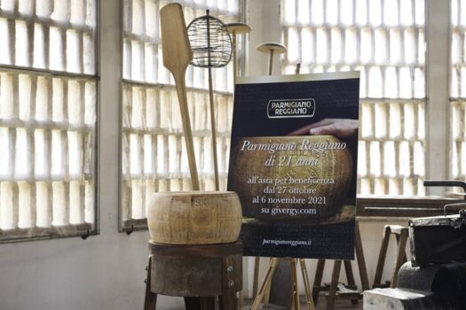 Parmigiano Reggiano, all’asta una forma di 21 anni per beneficenza