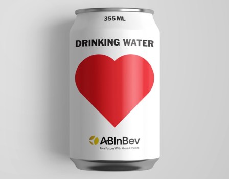 AB InBev invia mezzo milione di lattine di acqua minerale al confine ucraino