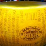 Parmigiano Reggiano, bloccato in Colombia un altro tentativo di Italian Sounding da parte del marchio Alpina