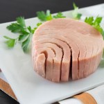 Tonno in scatola e conserve di pesce: le ultime scoperte scientifiche hanno effetti benefici contro tumori, demenza e depressione, lo dicono gli esperti