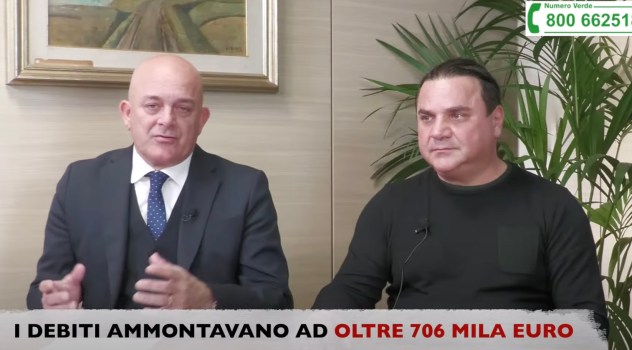 Capitan Sdebito: Minacce oscure del mondo dei debiti! Salvatori o lupi travestiti da agnelli?