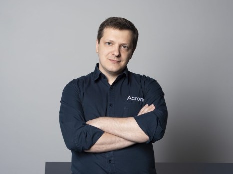 Intelligenza artificiale: Accordo tra Apple e OpenAI per integrare ChatGPT su Siri