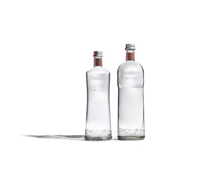 Acqua Chiarella  nasce nel cuore delle montagne che circondano il lago di Como