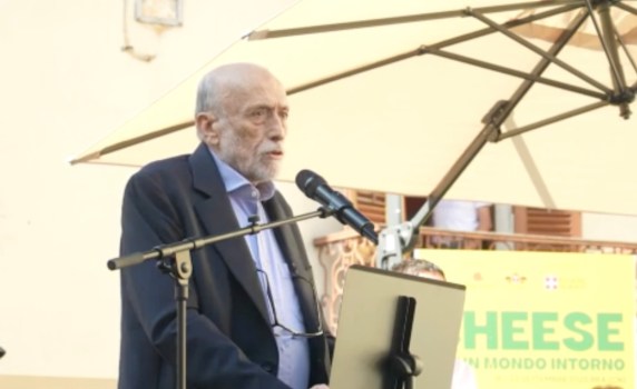Bra, Cheese 2025 apre con il messaggio di pace di Carlo Petrini