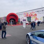 Vinitaly 2026 nei primi due giorni: impressioni, criticità e nuove tendenze tra giovani, mercato e futuro del vino italiano.